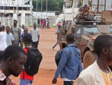 Εκλογές στη Ζιμπάμπουε: Συγκρούσεις διαδηλωτών με αστυνομία και στρατό στη Χαράρε